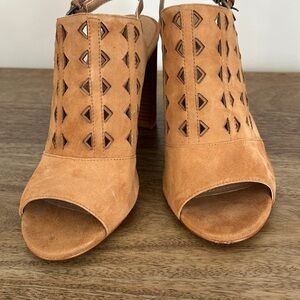 Women's Tan TAHARI Peep-Toe Heels NEVER WORN